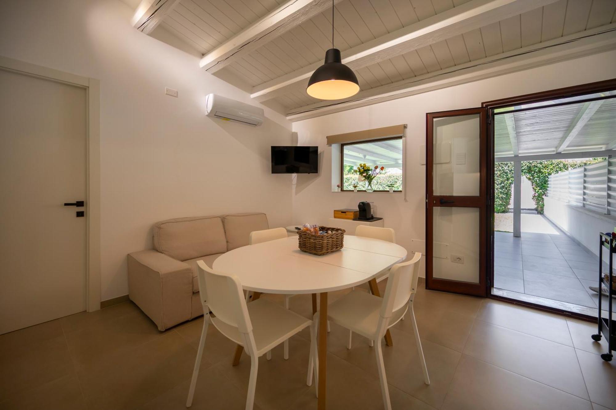Villa Dolmen Beach อาโวลา ภายนอก รูปภาพ